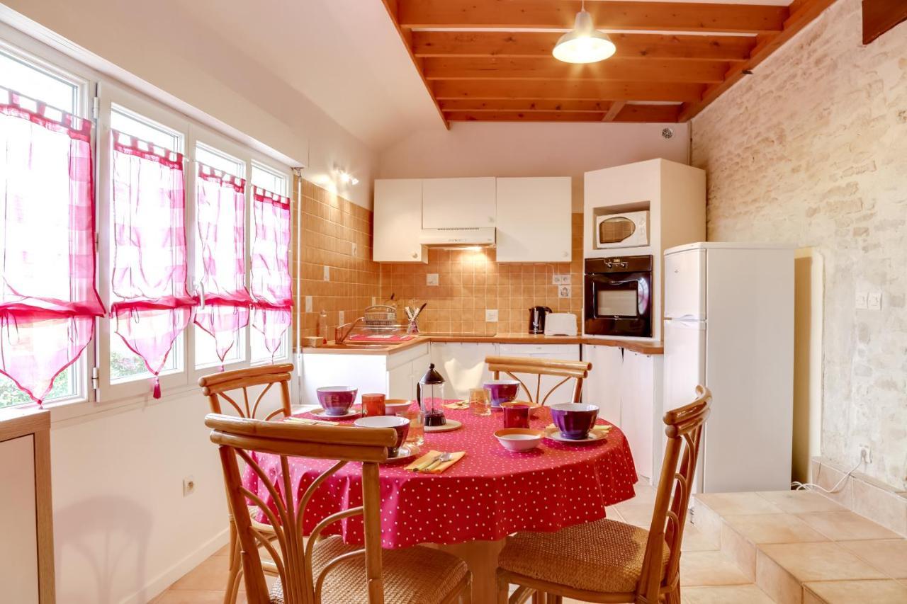 Isida, Maison Spacieuse Avec Terrasse Et Stationnement カーン エクステリア 写真